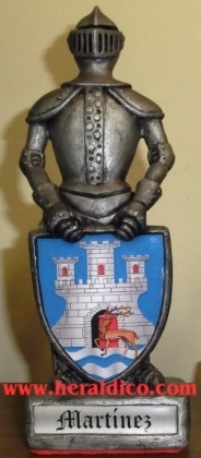 Caballero medieval personalizado con el escudo de su apellido